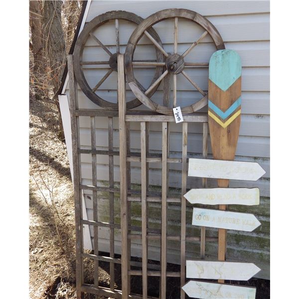 Decorative trellises and decorated boat oar
