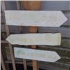 Image 3 : Decorative trellises and decorated boat oar