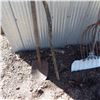 Image 2 : vintage yard and garden tools