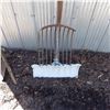 Image 5 : vintage yard and garden tools