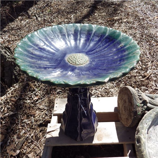 Ceramic garden décor Bird bath