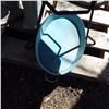 Image 3 : pallet of assorted garden décor items