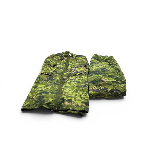 Combat Ice Sweatpants Size 6742 and Sweatshirt Size 7348