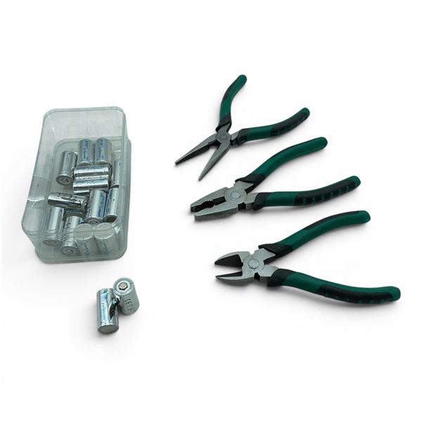 Pliers X 3 and FUS Power CR123A 3 V Batteries X 16