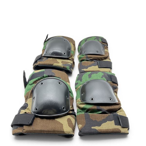 US Issue Knee Pads in Woodland Camo X 2, New