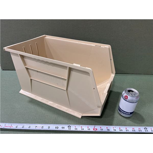 BAC EMPILABLE EN PLASTIQUE 18"x11"x10"