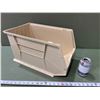 Image 1 : BAC EMPILABLE EN PLASTIQUE 18"x11"x10"