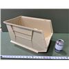 Image 1 : BAC EMPILABLE EN PLASTIQUE 18"x11"x10"