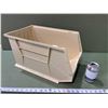 Image 1 : BAC EMPILABLE EN PLASTIQUE 18"x11"x10"