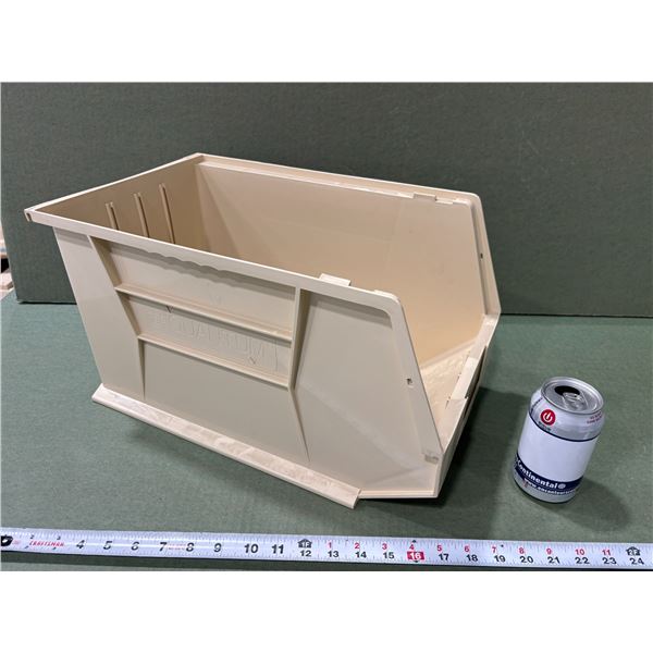 BAC EMPILABLE EN PLASTIQUE 18"x11"x10"
