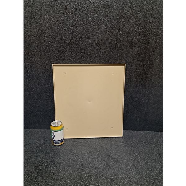 COUVERCLE CARRÉ EN PLASTIQUE 15"x15" -BEIGE
