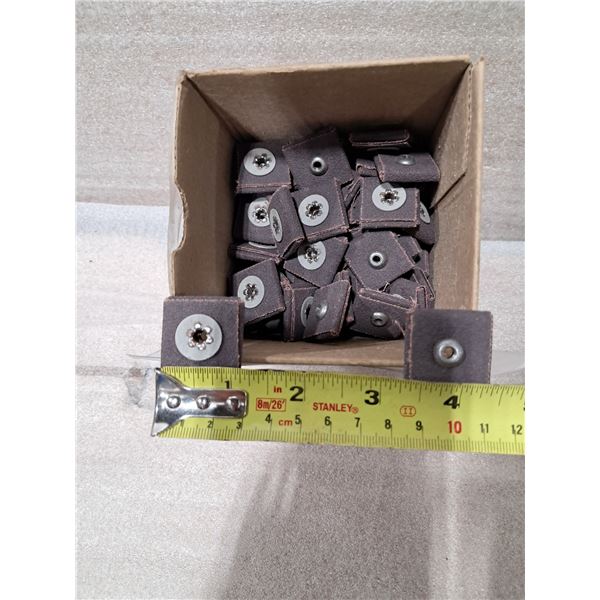 BOÎTE DE 100pcs TAMPONS CARRÉS MERIT 1"x1"x3/16" 8 PLIS 80ARB