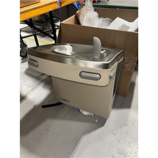 REFROIDISSEUR D'EAU OASIS 8 GPH SÉPARÉ -ADAPTÉ POUR FAUTEUILS ROULANTS