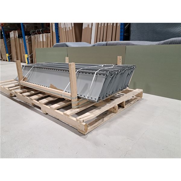 LOT DE 33 PANNEAUX D'EXTRÉMITÉ EN MÉTAL 12"x76"