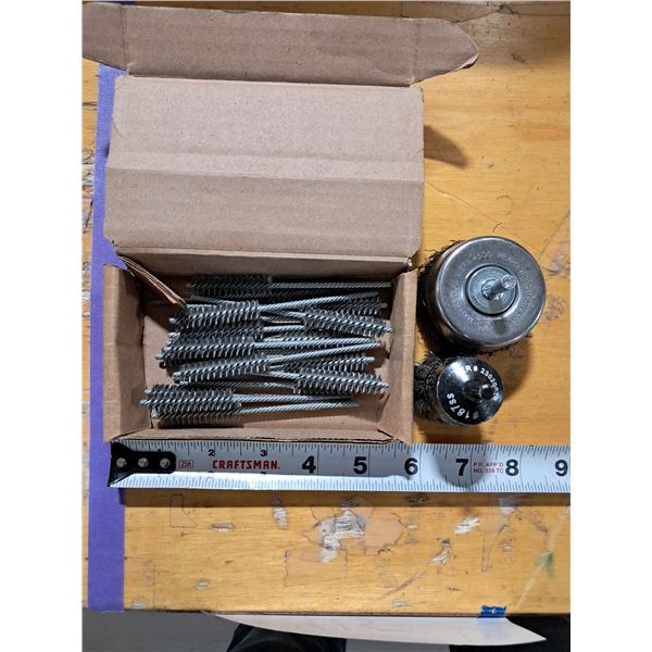 LOT DE 19 BROSSES MÉTALLIQUES ASSORTIES