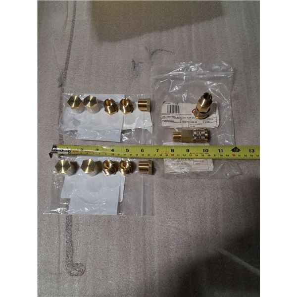 LOT DE 11 RACCORDS EN LAITON ASSORTIS