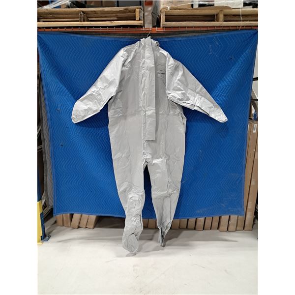 COMBINAISON TYCHEM 6000 AVEC CAPUCHON, -4TG