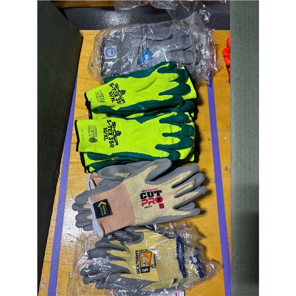LOT DE 21 PAIRES DE GANTS ASSORTIS