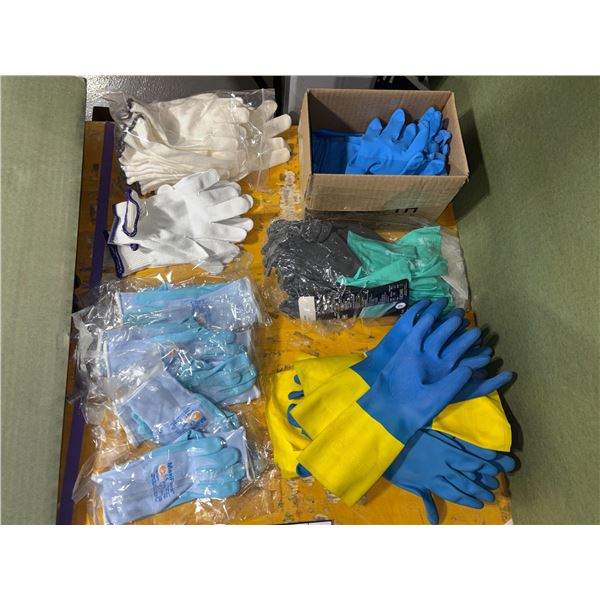 LOT DE 54 PAIRES DE GANTS ASSORTIS