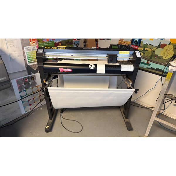 GRAPHTEC MODEL FC8000-75 PROFESSIONAL 30-INCH COMMERCIAL VINYL CUTTER