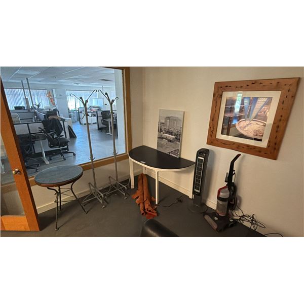 GROUP OF ASSORTED ITEMS - TOWER HEATER, BISSELL VACUUM, WHITE & BLACK HALL TABLE, (2) METAL