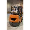 Image 3 : TOYOTA MODEL 7FGCU25 FORKLIFT (PROPANE) -3600 LBS. LIFT CAPACITY, 3 STAGE MAST, STANDARD FORKS,