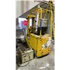 Image 2 : FLIGHT SYSTEMS INC. ELECTRIC FORKLIFT WITH BATTERY CHARGER *FOR PARTS OR REPAIR, NOT RUNNING*