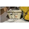 Image 6 : FLIGHT SYSTEMS INC. ELECTRIC FORKLIFT WITH BATTERY CHARGER *FOR PARTS OR REPAIR, NOT RUNNING*