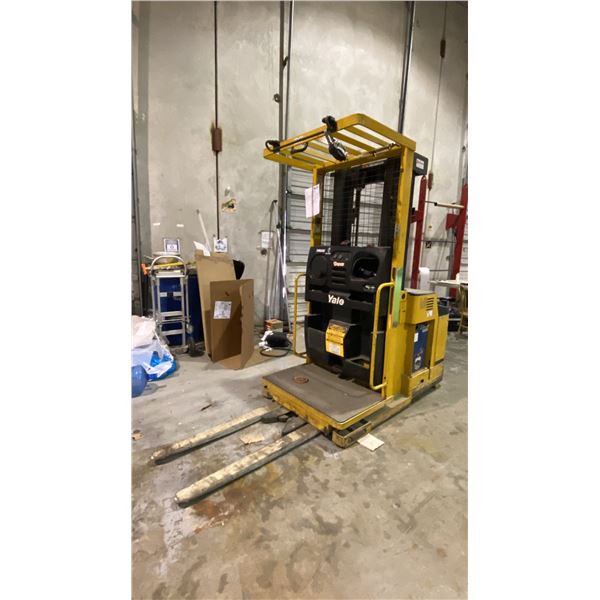 YALE MODEL OS030ECN24TE089 ELECTRIC LIFT TRUCK ORDER PICKER WITH CHARGER