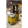 Image 3 : YALE MODEL OS030ECN24TE089 ELECTRIC LIFT TRUCK ORDER PICKER WITH CHARGER