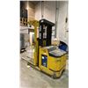 Image 5 : YALE MODEL OS030ECN24TE089 ELECTRIC LIFT TRUCK ORDER PICKER WITH CHARGER