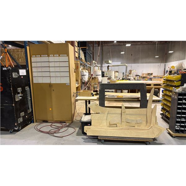 LARGE WORKSHOP CABINET & CONTENTS/WORK BENCH/WORK TABLE AND MOBILE MATERIAL CART