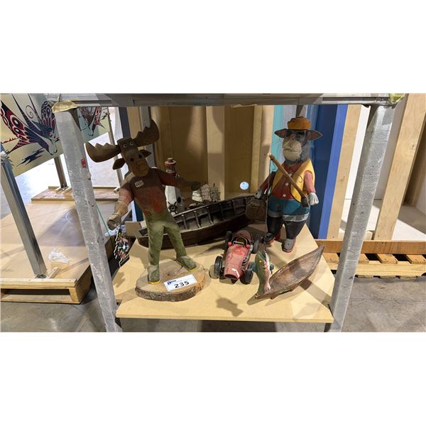 GROUP OF WOODEN NOSTALGIC DECORATIVE ITEMS