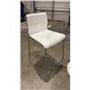 Image 4 : SMALL ROUND WHITE BAR HEIGHT TABLE WITH 2 CHAIRS