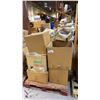 Image 1 : PALLET OF ASSORTED DECORATIVE ITEMS - GLASS VASES, METAL BOWLS AND MORE