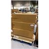 Image 1 : PALLET OF ASSORTED LARGE GLASS FLOWER VASES