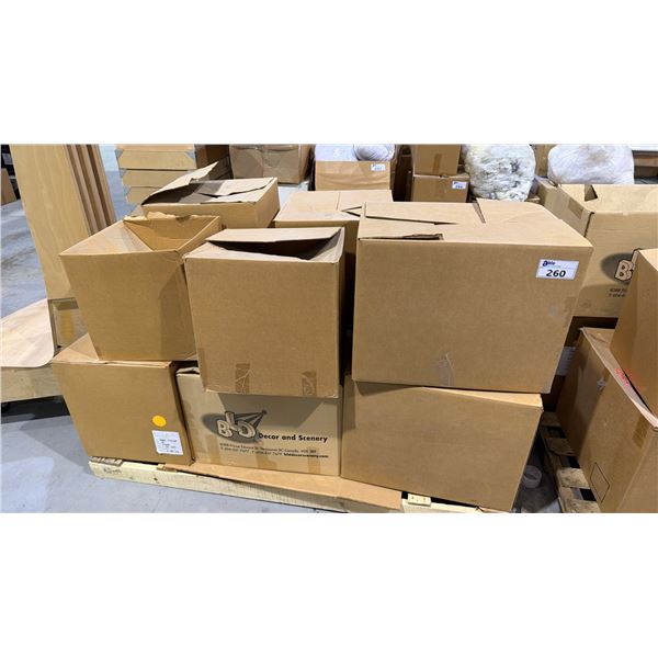 PALLET OF ASSORTED DECORATIVE GLASSWARE