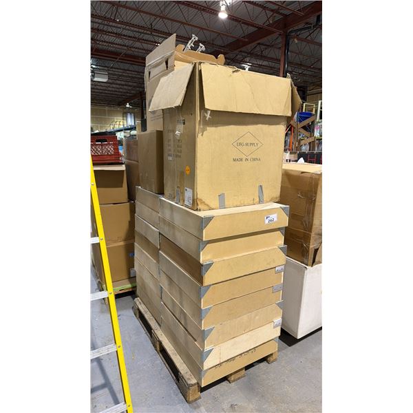 PALLET OF DECORATIVE ITEMS - LIGHTED DEER, GLASS VASES AND MORE
