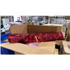 Image 2 : PALLET OF 4 PANEL ROOM DIVIDERS AND ASSORTED DECORATIVE ITEMS