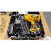 Image 2 : DEWALT 16" GAUGE CORDLESS 18V NAILER WITH CHARGER AND 1 BATTERY