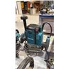 Image 5 : GROUP OF (6) MAKITA POWER TOOLS - CHOP SAW, ROUTER, WIRE BRUSH, ANGLE GRINDER,