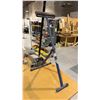 Image 4 : HYDRAULIC GARAGE JACK, BRAIDED CABLE COME-A-LONG HOIST AND ROLLER STAND