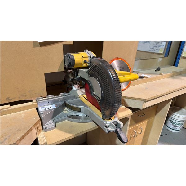 DEWALT MODEL DW718 12" DOUBLE BEVEL SLIDING COMPOUND MITRE SAW