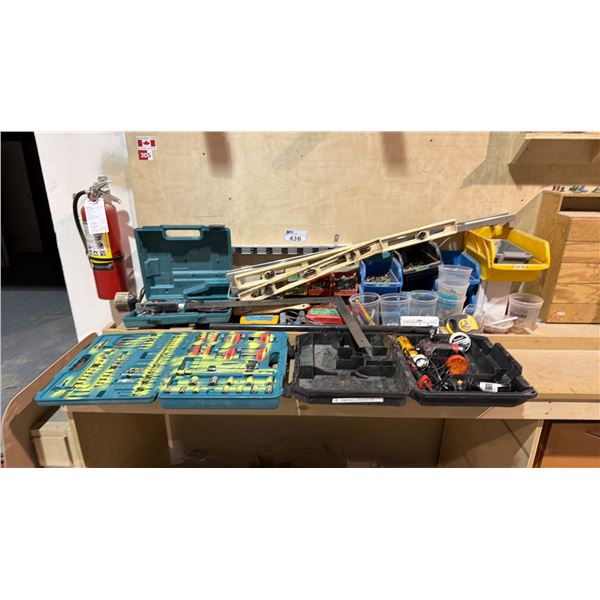 GROUP OF ASSORTED TOOLS, HARDWARE AND MISCELLANEOUS ITEMS