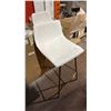 Image 2 : GROUP OF (4) NEW TABOURET WHITE LEATHER WITH BRASS FINISH LEGS BAR STOOLS