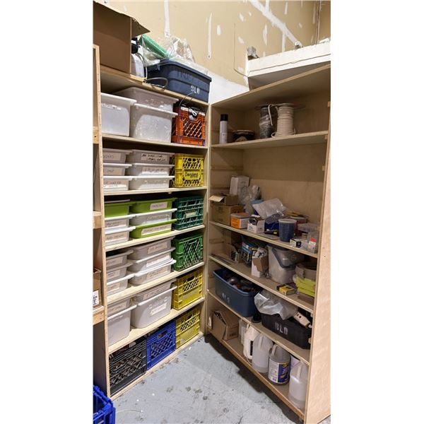 LARGE WOODEN SINGLE DOOR CABINET UNIT FILLED WITH ASSORTED RIGGING TOOLS