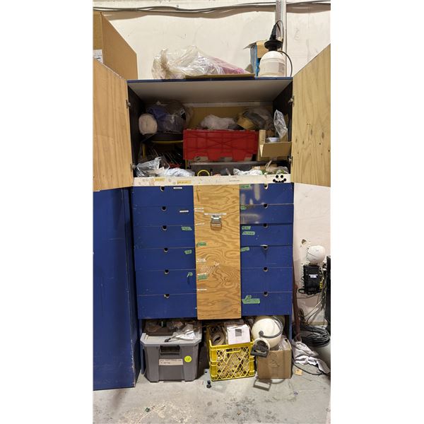 LARGE BLUE WOODEN STORAGE CABINET UNIT FILLED WITH ASSORTED RIGGING TOOLS