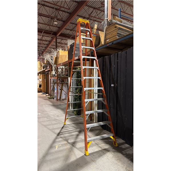 WERNER (ORANGE) 12FT FIBERGLASS & ALUMINIUM STEP LADDER