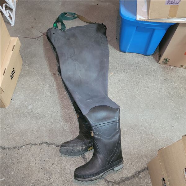 Fishing Waders - Size Med Boots Size 9