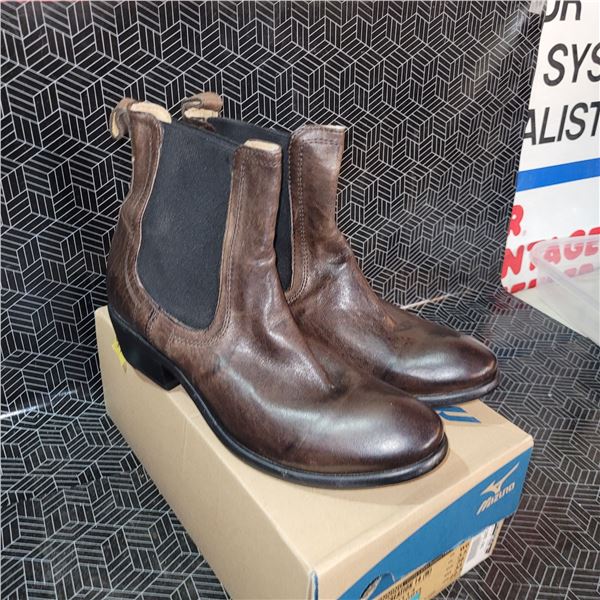 New Frye Ladies Boots Size 7